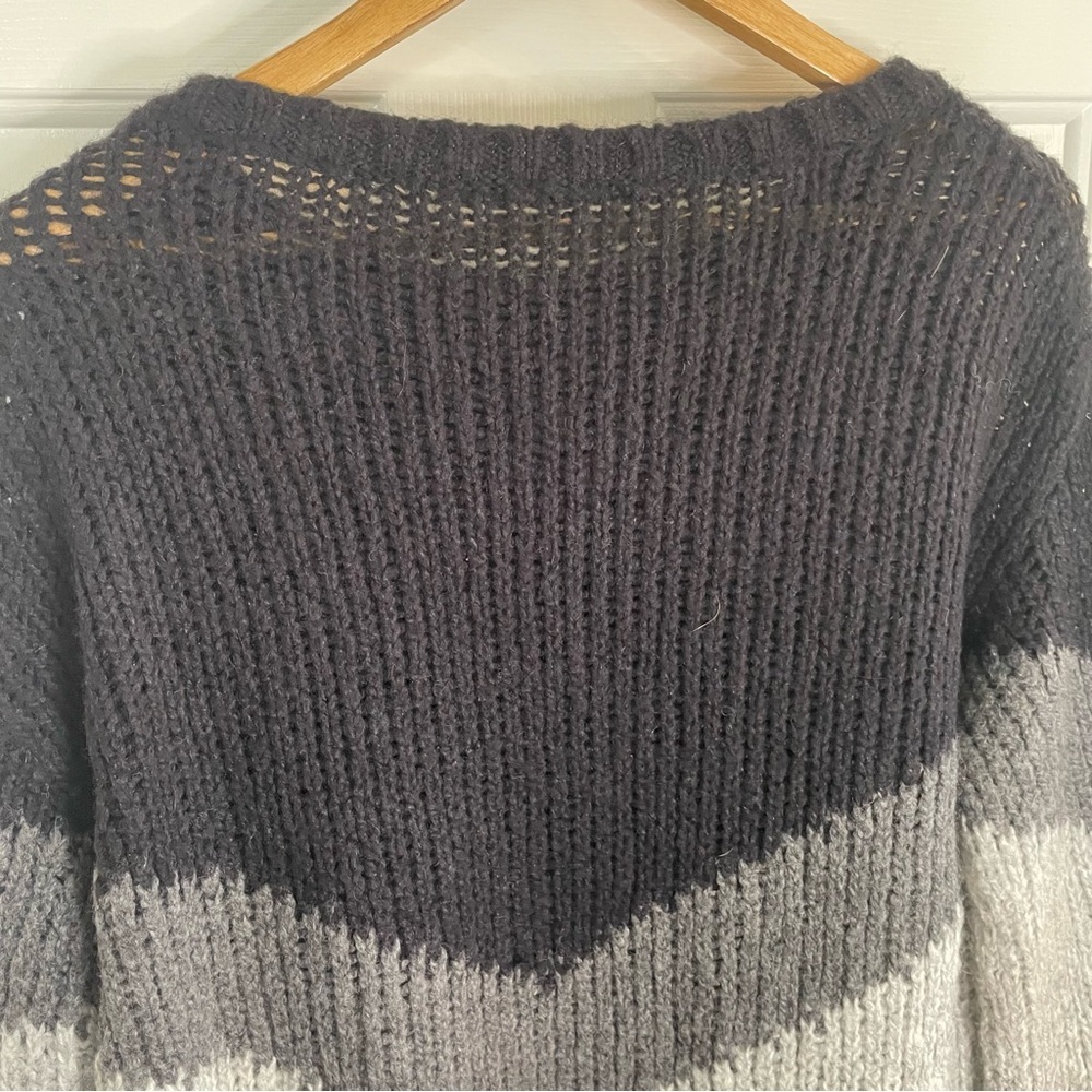 Pam & Gela Women's Black and Gray Chevron Sweater Wool Blend - Picture 7 of 8